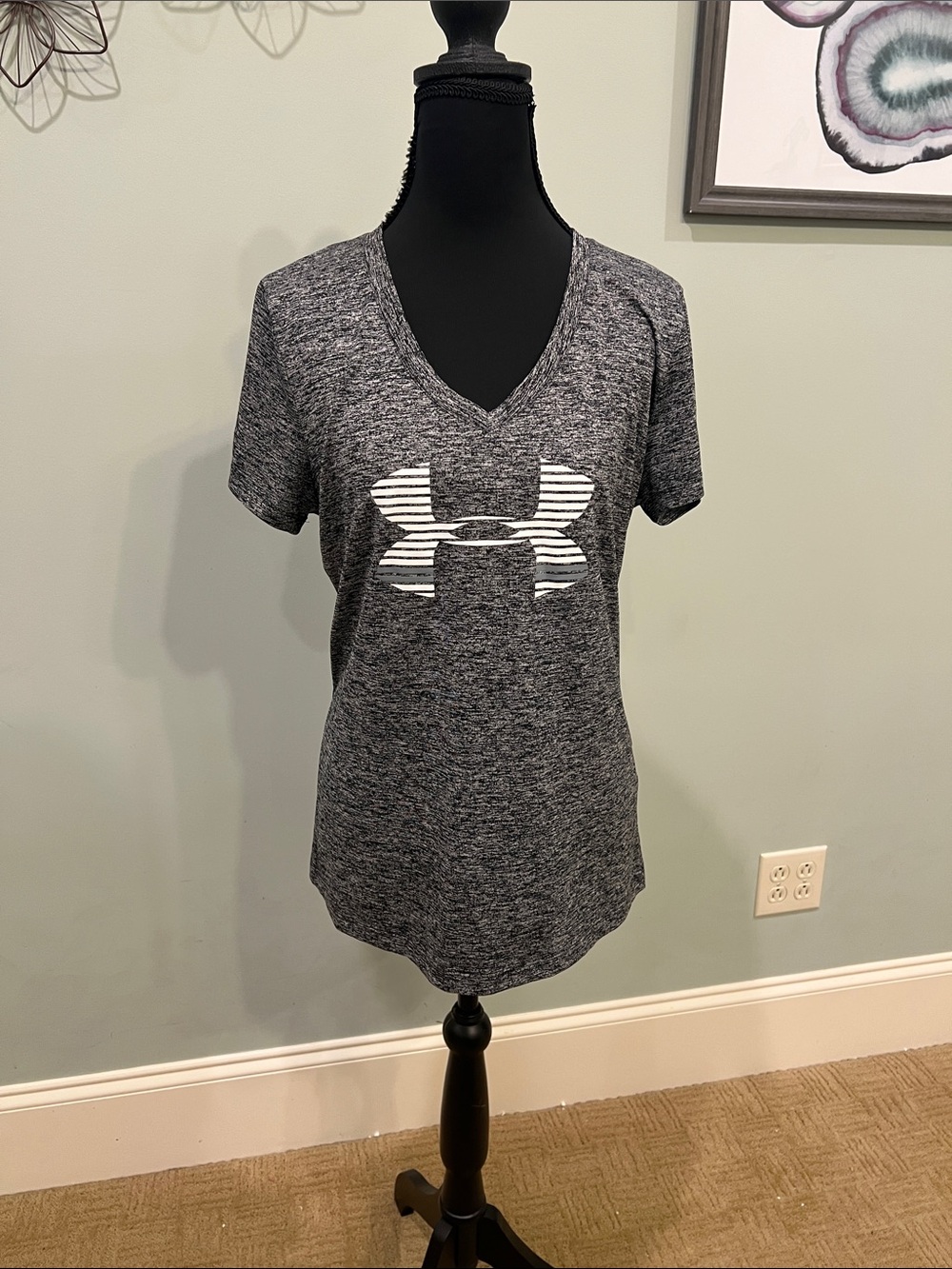 Under Armour Women's Gray Heather V-Neck Short Sleeve Logo Tee